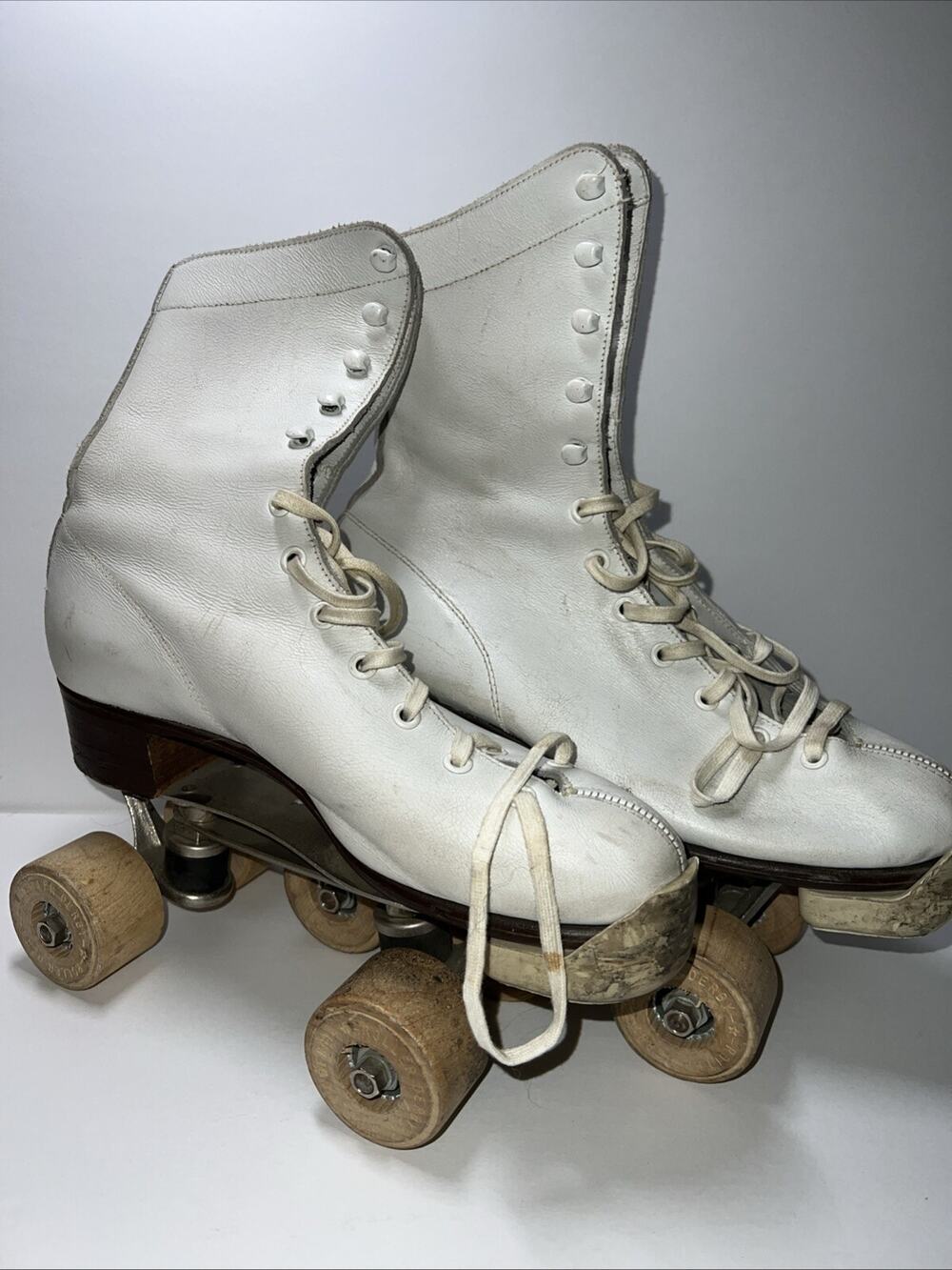 Vtg Official Roller Derby White Lace Up Wooden Wheel Skates Size 6 Great Cond